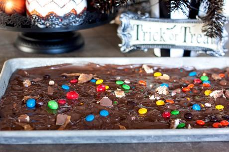 Halloween Party // Trick-Or-Treat Almond Bark and BOO Kit DIY