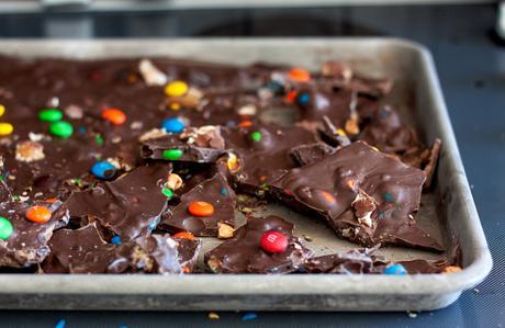 Halloween Party // Trick-Or-Treat Almond Bark and BOO Kit DIY