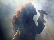 Rihanna Performs Chile