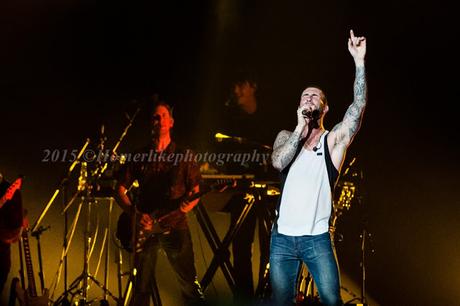Relive The Performance of Both Maroon 5 & Bon Jovi During The Singapore F1 GrandPrix 2015