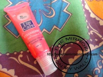 Apollo Pharmacy Lip Care Balm In Strawberry with SPF 15_5.JPG