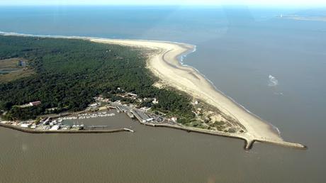 The Atlantic coast, the Gironde estuary and the Médoc... as viewed from above!