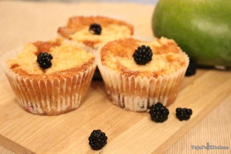 Mango Blackberry Crumble Muffins Mango Blackberry Crumble Muffins