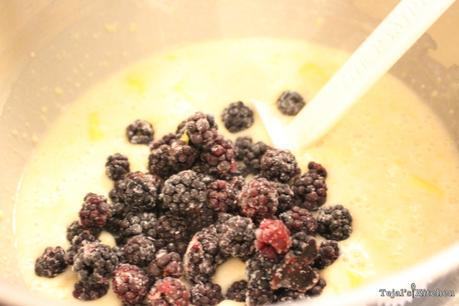 Mango Blackberry Crumble Muffins Mango Blackberry Crumble Muffins