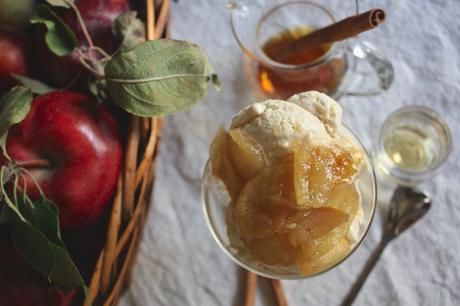 Bourbon Ice Cream w. Maple Roasted Apples