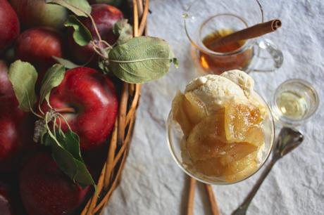 Bourbon Ice Cream w. Maple Roasted Apples