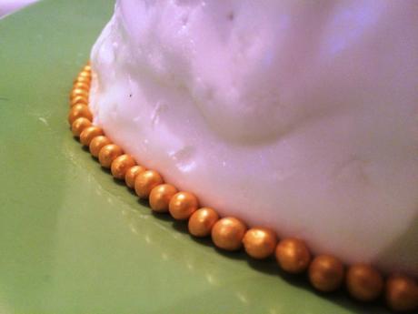 gold soft pearl edging decoration around cake base