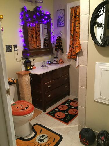 bathroom halloween decoration tips advice how to ideas inspiration festive fun theme classic