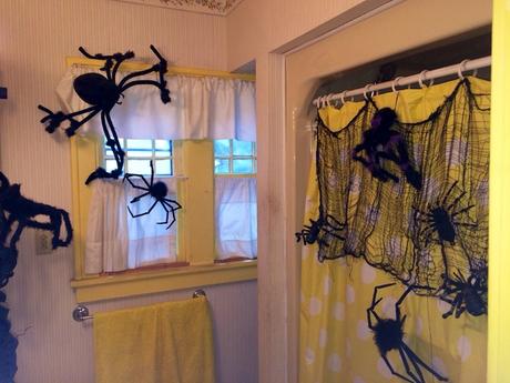 bathroom halloween decoration tips advice how to ideas inspiration spider yellow curtain spooky scary diy