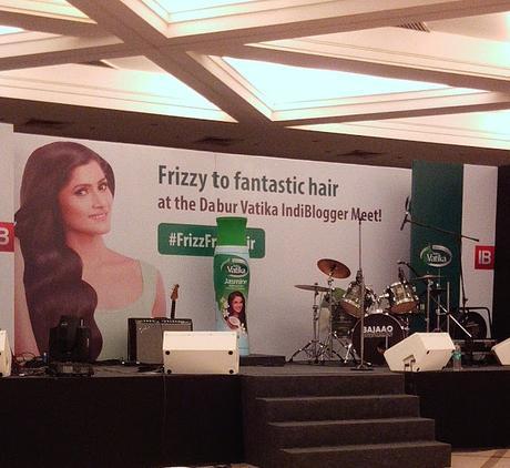 #FrizzFreeHair possible with Dabur Vatika Jasmine Hair Oil - A date with Indiblogger #FrizzFreeHair possible with Dabur Vatika Jasmine Hair Oil - A date with Indiblogger