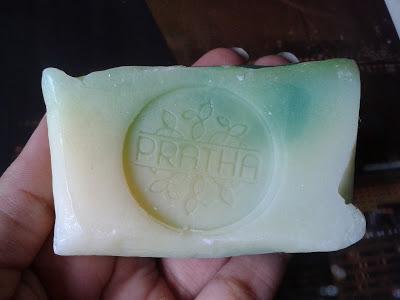 Pratha Naturals Handmade Soap in Sea Wave - Mint Review