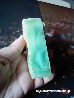 Pratha Naturals Handmade Soap in Sea Wave - Mint Review