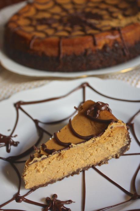 Pumpkin Cheesecake with Gingerbread Cookie Crust