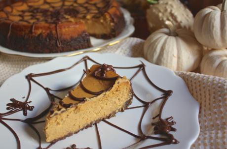 Pumpkin Cheesecake with Gingerbread Cookie Crust