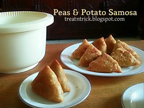 Peas Potato Samosa Recipe @ http://treatntrick.blogspot.com