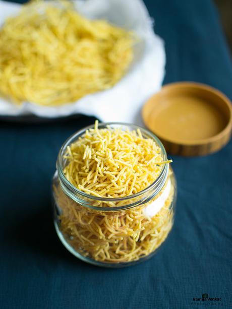 sev - omapodi - plain sev recipe - easy diwali snacks