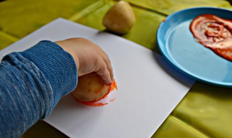 Halloween todder crafts - potato pumpkin printing