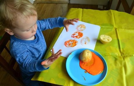 Halloween todder crafts - potato pumpkin printing