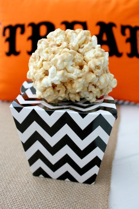 Need an easy, last minute Halloween treat for classrooms or parties? Well, I have just the treat for you: White Chocolate Caramel and Marshmallow Popcorn Balls! #SweetenTheSeason #ad