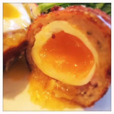 glasgow foodie explorers food travel blog Trading_House_Glasgow_Scotch_Egg_inside