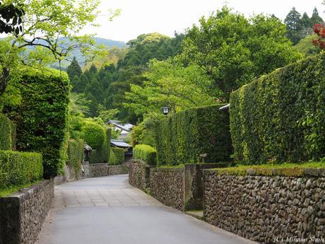 武家屋敷の石垣が質実剛健を思わせる，薩摩の小京都・知覧 / Chiran, with samurai residences and beautiful Japanese-style gardens.