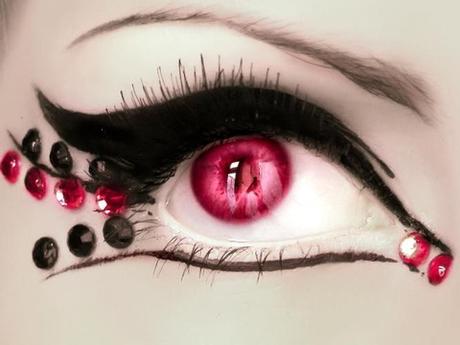 evil queen Halloween eye makeup