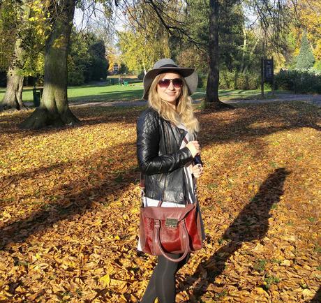 Embracing Autumn // Grey, Berry and Black Outift