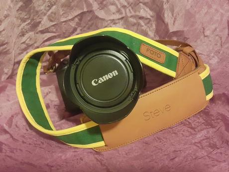 Perfect Gift for a Photography with a High-End Camera – The FotoStrap Camera Strap
