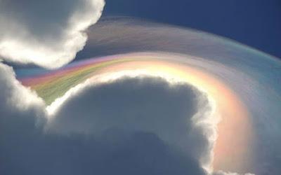 Tourist captures spectacular ‘fire rainbow cloud’ phenomenon on camera