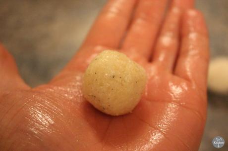 Coconut Ladoo Balls – Diwali Sweets Coconut Ladoo Balls – Diwali Sweets