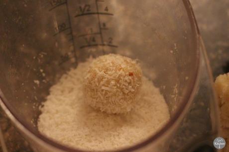 Coconut Ladoo Balls – Diwali Sweets Coconut Ladoo Balls – Diwali Sweets