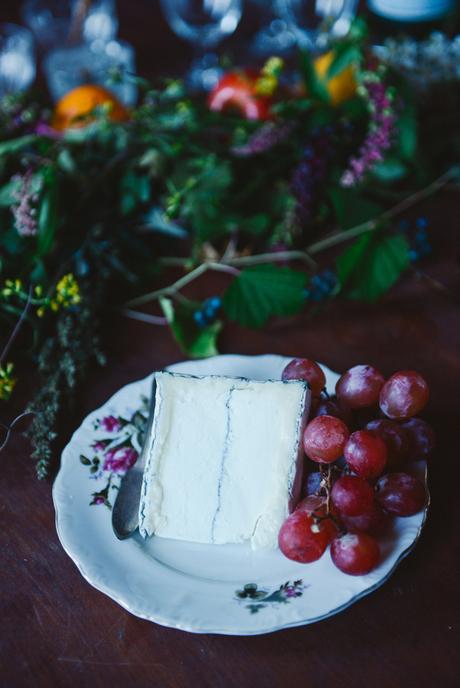 Mulled Wine and a Holiday Spread // www.WithTheGrains.com