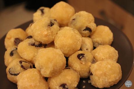 Rava Ladoo (Semolina Fudge) – Diwali Sweets
