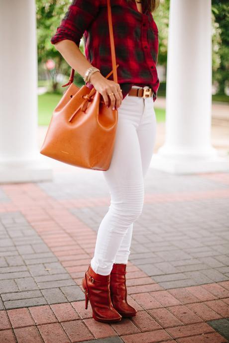 how to wear a plaid shirt, how to wear white jeans, mansur gavriel bucket bag cammello rosa