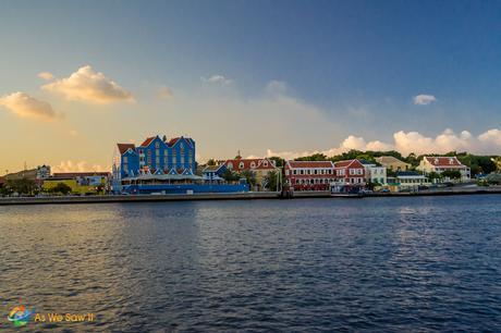 Sun is setting on Willemstad, changing the colors greatly.