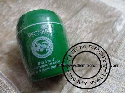 Biotique Bio Fruit Lightening Lip Balm6.JPG