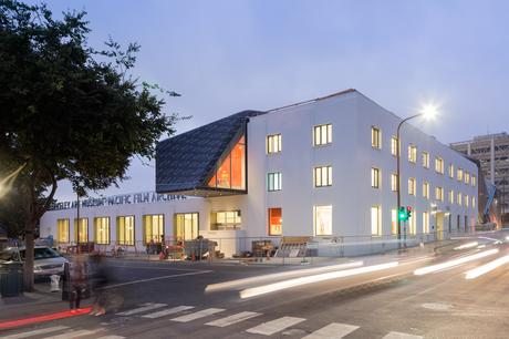 Entrance of Berkeley museum by DS+R.