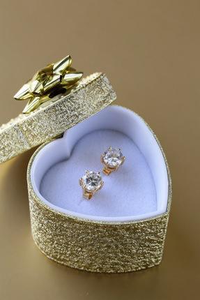 diamond-earrings-in-box