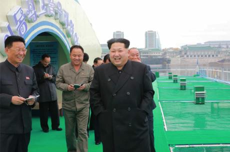 Kim Jong Un tours a fishery in Pyongyang (Photo: Rodong Sinmun).