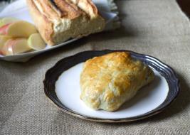 Brown Sugar Apple Baked Brie in Puff Pastry