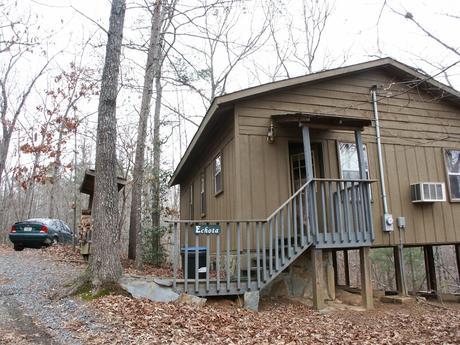 The Rambling Guide to Affordable Long Term Travel Accommodations #FriFotos Steps