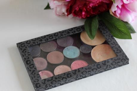 Travel makeup palette from Inside Out Style