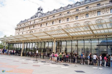 Waiting in line at Musee d' Orsay