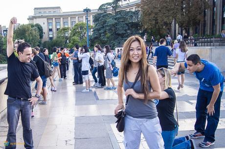 Smiling girl in Paris proves you can make French people love you