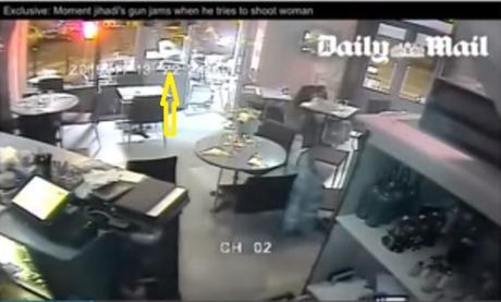 Paris terrorist attacks: Strange behavior of 2 women at Café Nostra