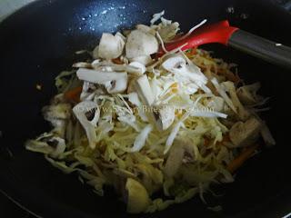 Crispy Burnt Garlic Veggie Noodles