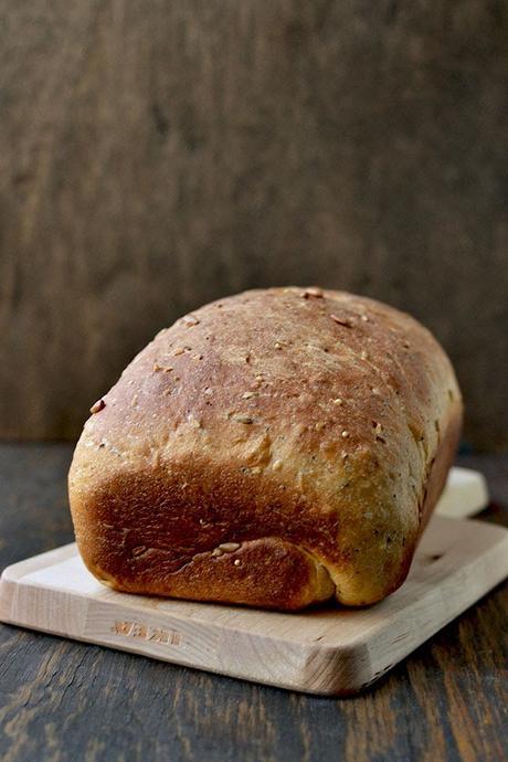 Wholewheat bread with grains