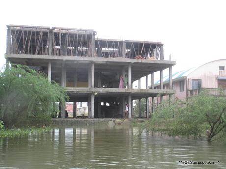 some more rains for battered Chennai ~ SYMA continued its relief work [with boats !!]