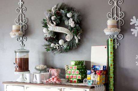 Holiday Party Idea With Hot Chocolate Bar & Advent Calendar DIY