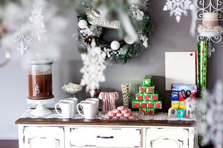 Holiday Party Idea With Hot Chocolate Bar & Advent Calendar DIY